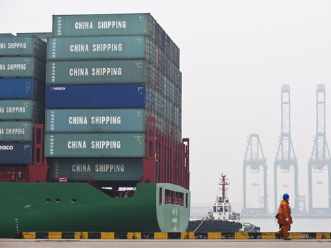 Chine: exportations en baisse pour la première fois en huit mois