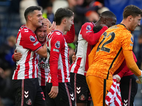 Premier League: Sunderland freine le leader