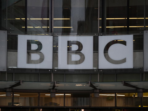 Démissions à la tête de la BBC, après un montage contesté