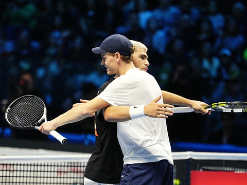 Alcaraz repasse no 1 devant Sinner avant l'explication finale
