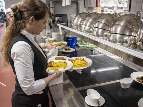 Les salariés dans la restauration veulent sortir des bas salaires