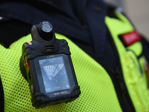 Le Valais veut introduire l'usage des caméras piétonnes dans la loi