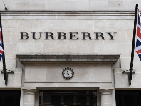 Burberry divise ses pertes par trois au premier semestre