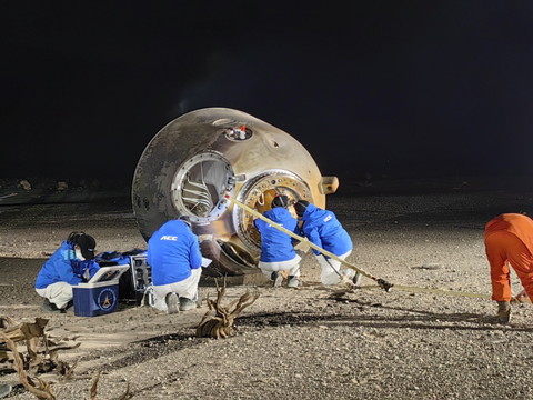 Les astronautes chinois coincés dans l'espace rentrent sur terre