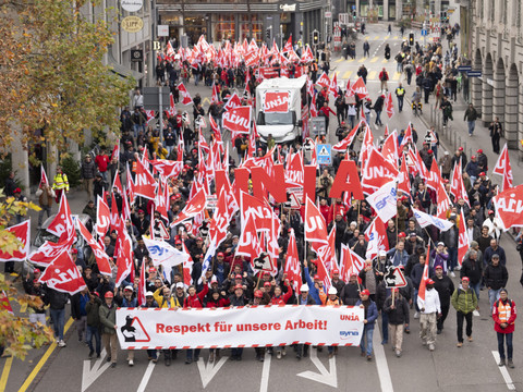 Construction: 1500 ouvriers débraient et manifestent à Zurich