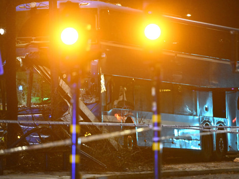 Passants renversés par un bus à Stockholm: trois morts