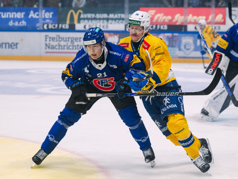 Fribourg se joue du leader Davos, Bienne battu