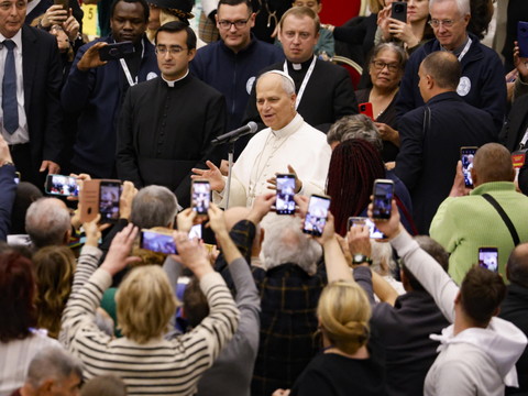 Appel du pape aux dirigeants mondiaux à tendre la main aux pauvres