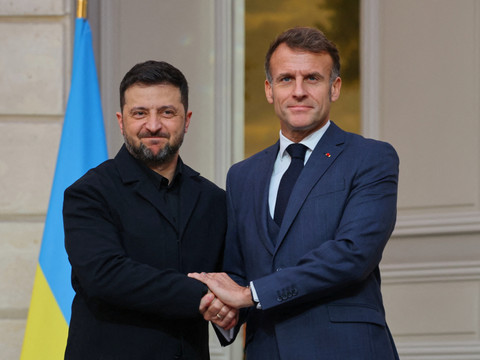Macron reçoit Zelensky en vue d'un accord d'armement 