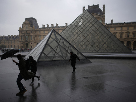 Une galerie du Louvre ferme à cause d'une 