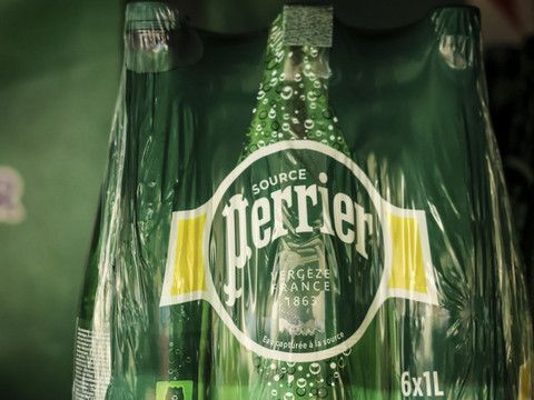 Perrier: décision sur la suspension des ventes en France