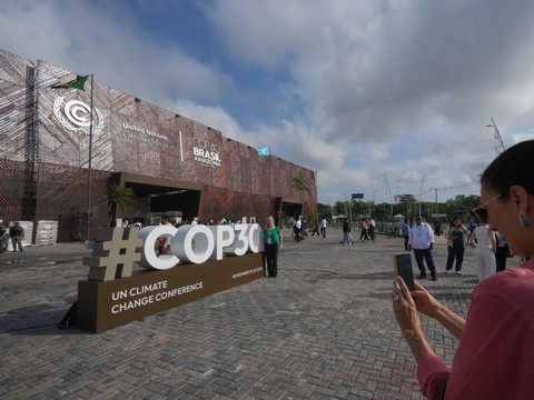 COP30: première esquisse de compromis, les tractations continuent