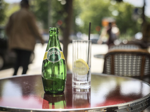 Nestlé Waters peut continuer à commercialiser l'eau Perrier