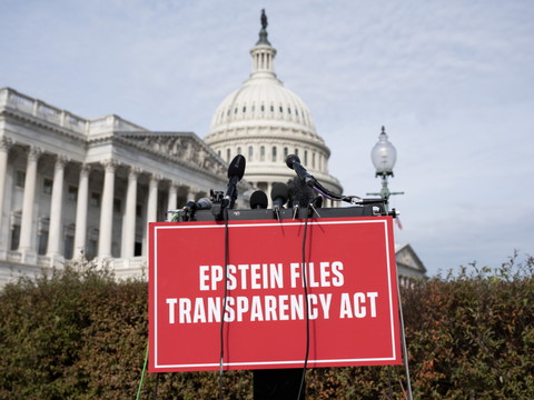 Affaire Epstein: les députés votent la publication de documents