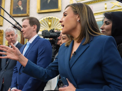 Trump s'en prend violemment à deux journalistes