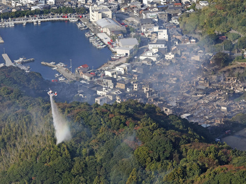 Un mort et des évacuations après un énorme incendie au Japon