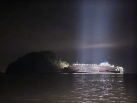 Tous les passagers d'un ferry sud-coréen échoué secourus