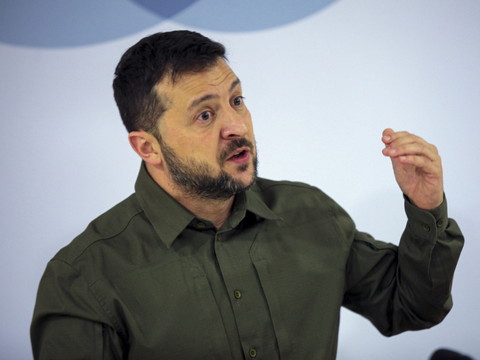 Zelensky repousse le plan américain, Poutine menace