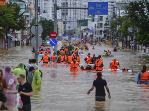 Vietnam: le bilan des inondations grimpe à 90 morts