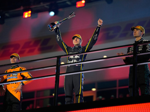Verstappen s'impose à Las Vegas, les McLaren disqualifiées