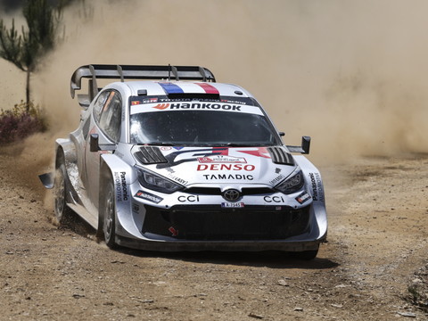 Tänak prend la tête en Arabie saoudite devant Ogier