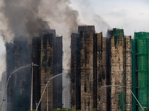 Hong Kong: le bilan de l'incendie continue à monter