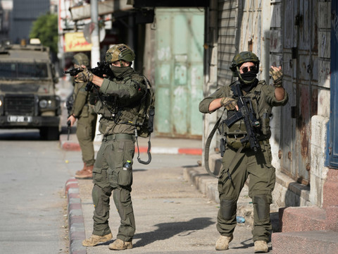 L'armée israélienne tue 13 personnes lors d'une incursion en Syrie