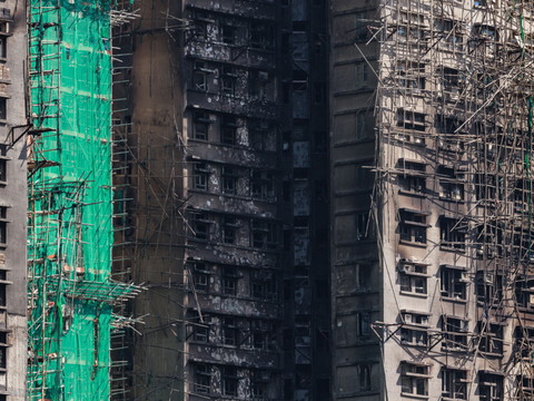 Hong Kong à l'heure du recueillement après l'incendie