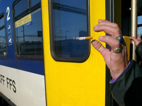 elfbar nachfüll pod läuft aus PEUT-ON EMPORTER DES VAPES DANS UN AVION ? – SMOKO E Cigarettes