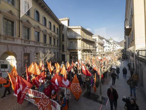 Tessin: 500 manifestants contre les mesures d'austérité