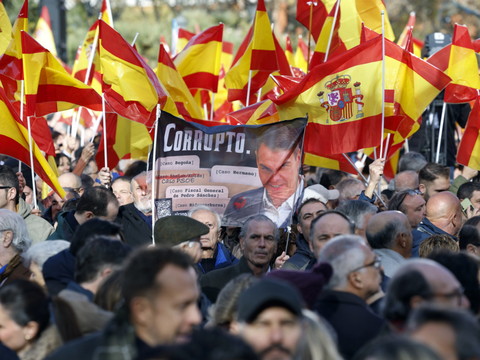 Espagne: l'opposition de droite rassemblée à Madrid