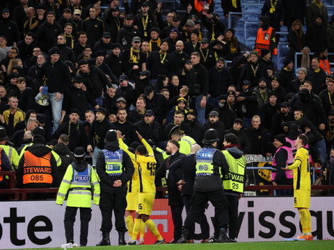 Interdiction de stade de 5 ans contre des fans de YB en Angleterre