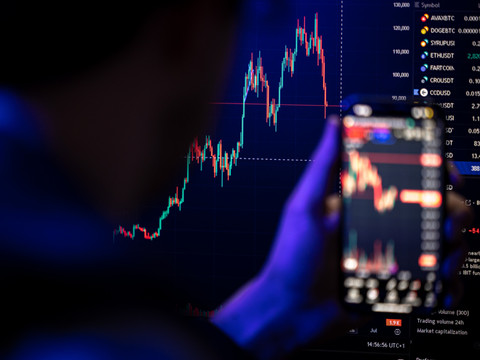 Le bitcoin poursuit sa chute sous les 90'000 dollars