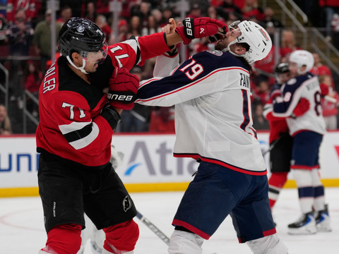 Les Devils battus, les Suisses marquent