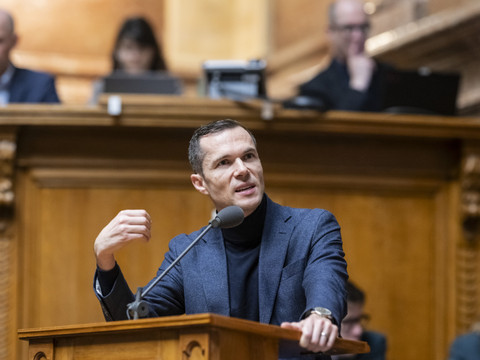 Le Parlement veut faciliter exportation et réexportation d'armes