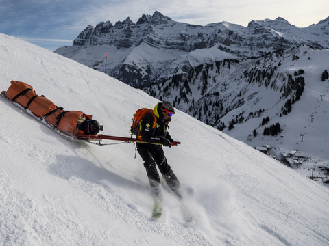 La Suva prévient contre les accidents de ski coûteux à l'étranger