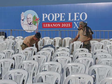 Devant 150'000 fidèles, le pape appelle à la paix au Moyen-Orient