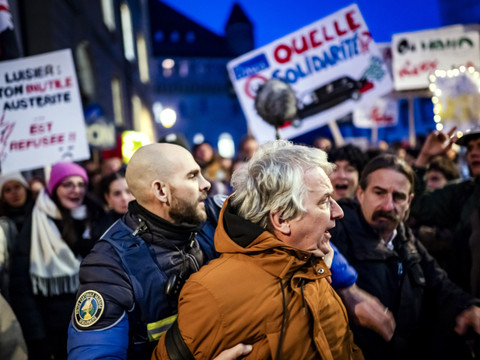 Plus de 1500 manifestants réunis devant le Grand Conseil