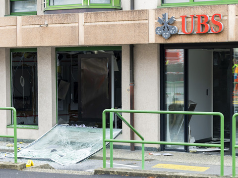 Bancomat attaqué à l'explosif à Gland (VD) - Gros dommages