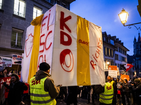 Près de 1000 manifestants à nouveau devant le Grand Conseil