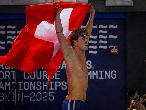 Noè Ponti en or sur 50 m papillon