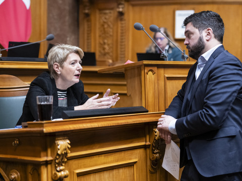 Les fonctionnaires devront faire un effort, estime le National