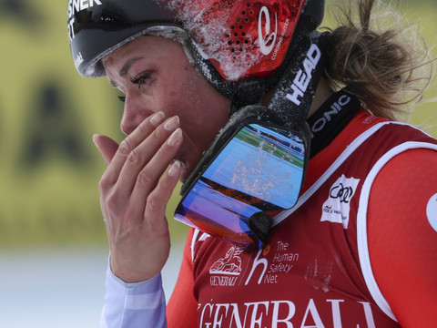 Corinne Suter sur le flanc pour quelques semaines