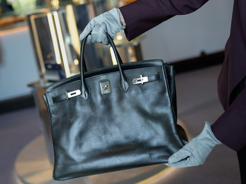 Un sac ayant appartenu à Jane Birkin vendu 2,5 millions d'euros