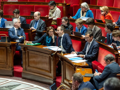 France: suspension de la réforme des retraites rétablie