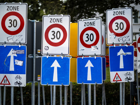 Le projet de limitation de vitesse à 30 km/h divise