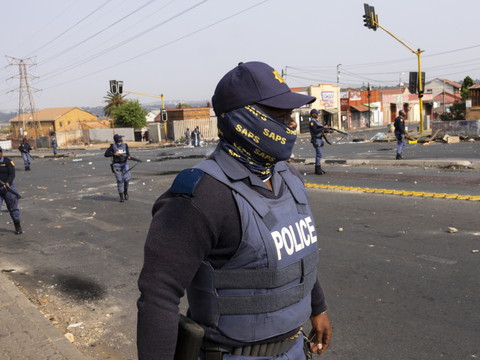 Tirs dans un foyer de travailleurs à Pretoria: douze morts