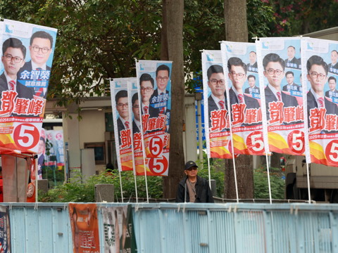 Hong Kong aux urnes après un incendie meurtrier