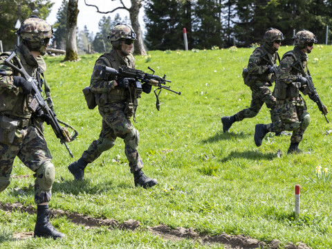 Moins facilement contourner les obligations militaires en Suisse