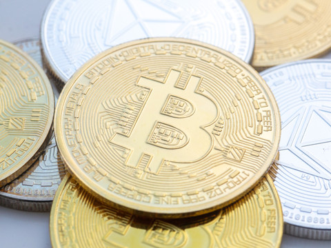 Le bitcoin pourrait rebondir en 2026, estime Bitcoin Suisse